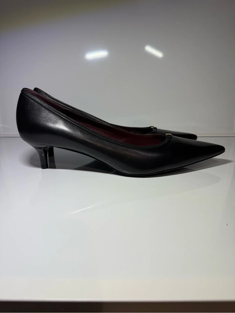 Tory Burch Women's Black Pointed Toe Ballet Flats size 9